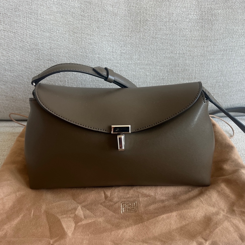 TOTEME |  NWT T-Lock Clutch Ash